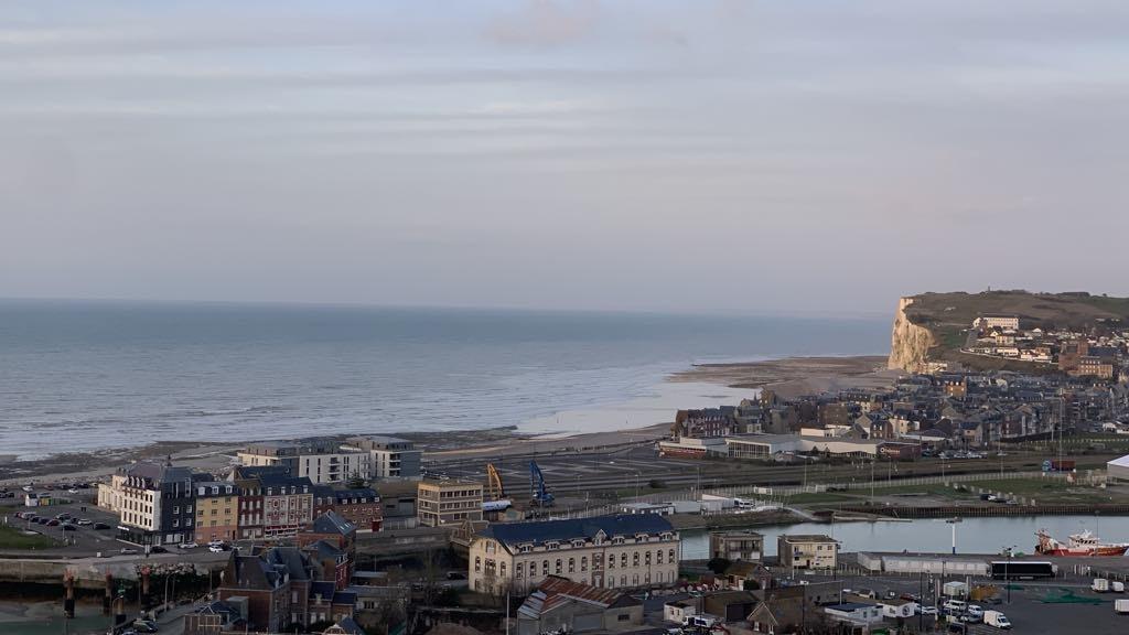 La boutique d'artisanat de bord de mer Lady Marcass, boutique de souvenirs au Tréport, vrai création de la mer. Décoration marine de luxe et souvenirs. Quartier des cordiers, près du port de la plage du phare du funiculaire des falaises. Danse les vagues ! Le périple commence ! Paysage du Tréport, vue sur l'horizon

lady marcass décoration marine boutique de souvenirs Le Tréport Mers-Les-Bains lampe en bois flotté bateau marin goéland panneau pancarte personnalisée chambre de princesse chambre de pirate criel-sur-mer dieppe eu les villes soeurs destination mers-le tréport tirelire en bois jouet en bois
box livre mystère box cadeau livre surprise romance coffret polar romantasy dark romance jeunesse Danse les vagues 10 ans 11 ans 12 ans 13 ans 14 ans fille garçon anniversaire box de noël automne Lady Marcass décoration marine artisanat français boutique souvenir de bord de mer Le Tréport accessoires de lecture marque-page box de noël cadeau anniversaire enfant lecteur lectrice ado cadeau de noël sabre en bois panneau nom de maison nom de cabine de plage sur-mesure phare du Tréport