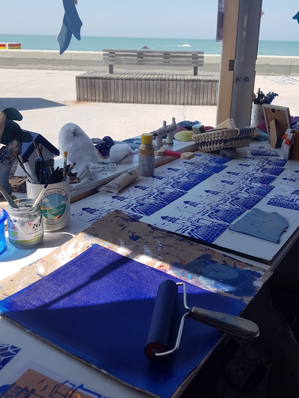 Souvenirs de la mer et de la plage par Lady Marcass. Artisanat local français de bord de mer et d'océan. Normandie et Bretagne réunis dans des créations uniques fait-main et sur-mesure. Cadeau personnalisé et jouet en bois. Décoration marine Lady Marcass.

boutique de souvenirs Le Tréport Mers-Les-Bains lampe en bois flotté bateau marin goéland panneau pancarte personnalisé chambre de princesse chambre de pirate criel-sur-mer dieppe eu les villes soeurs destination mers-le tréport tirelire en bois jouet en bois
box livre mystère box cadeau livre surprise romance coffret polar romantasy dark romance jeunesse Danse les vagues 10 ans 11 ans 12 ans 13 ans 14 ans fille garçon anniversaire box de noël automne Lady Marcass décoration marine artisanat français boutique souvenir de bord de mer Le Tréport accessoires de lecture marque-page box de noël cadeau anniversaire enfant lecteur lectrice ado