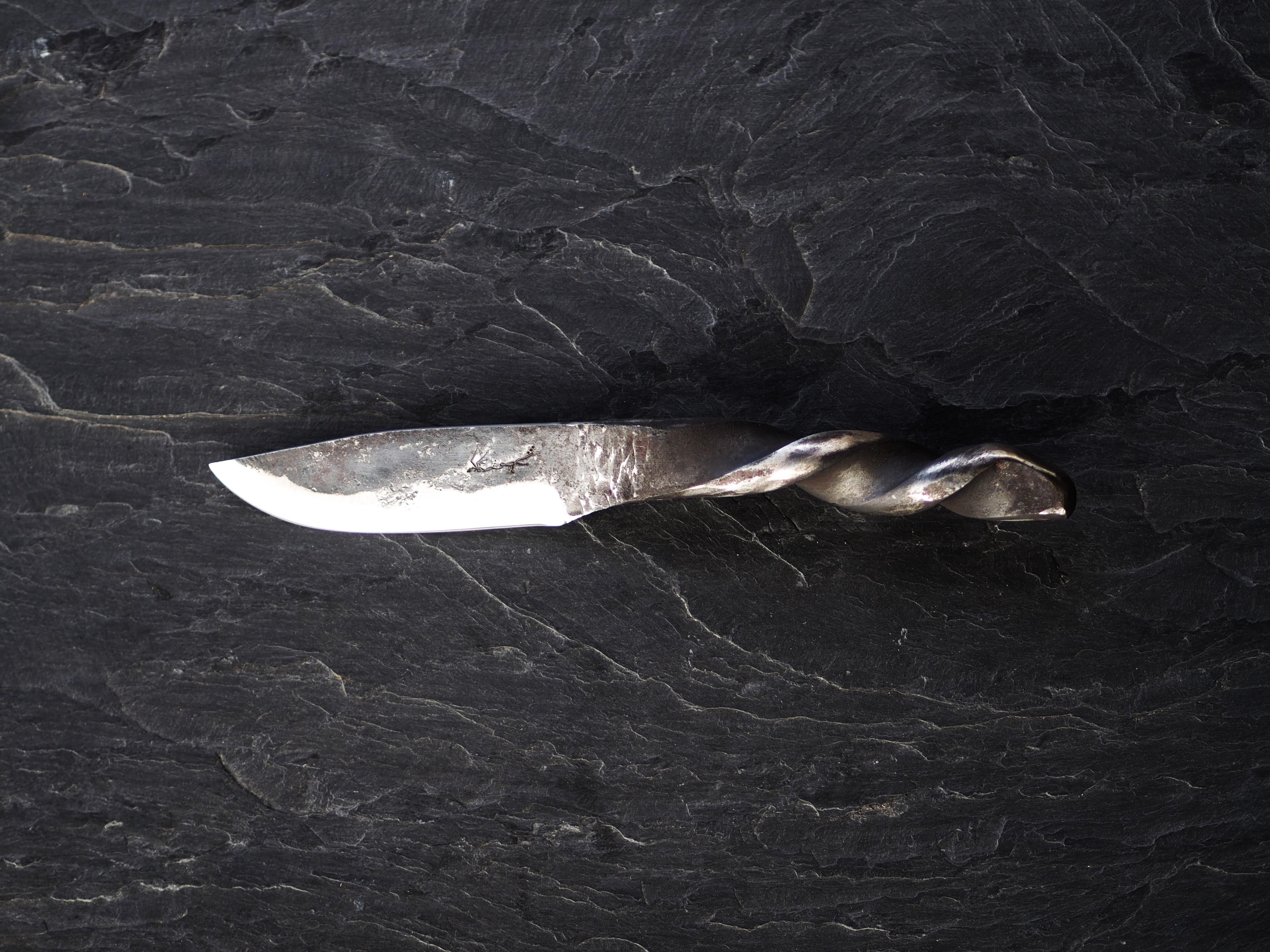 Venez forger votre propre couteau dans mon atelier à Thiers.
Lors de cette initiation, vous apprendrez à fabriquer votre lame sur une succession d'étapes plus ou moins complexes.