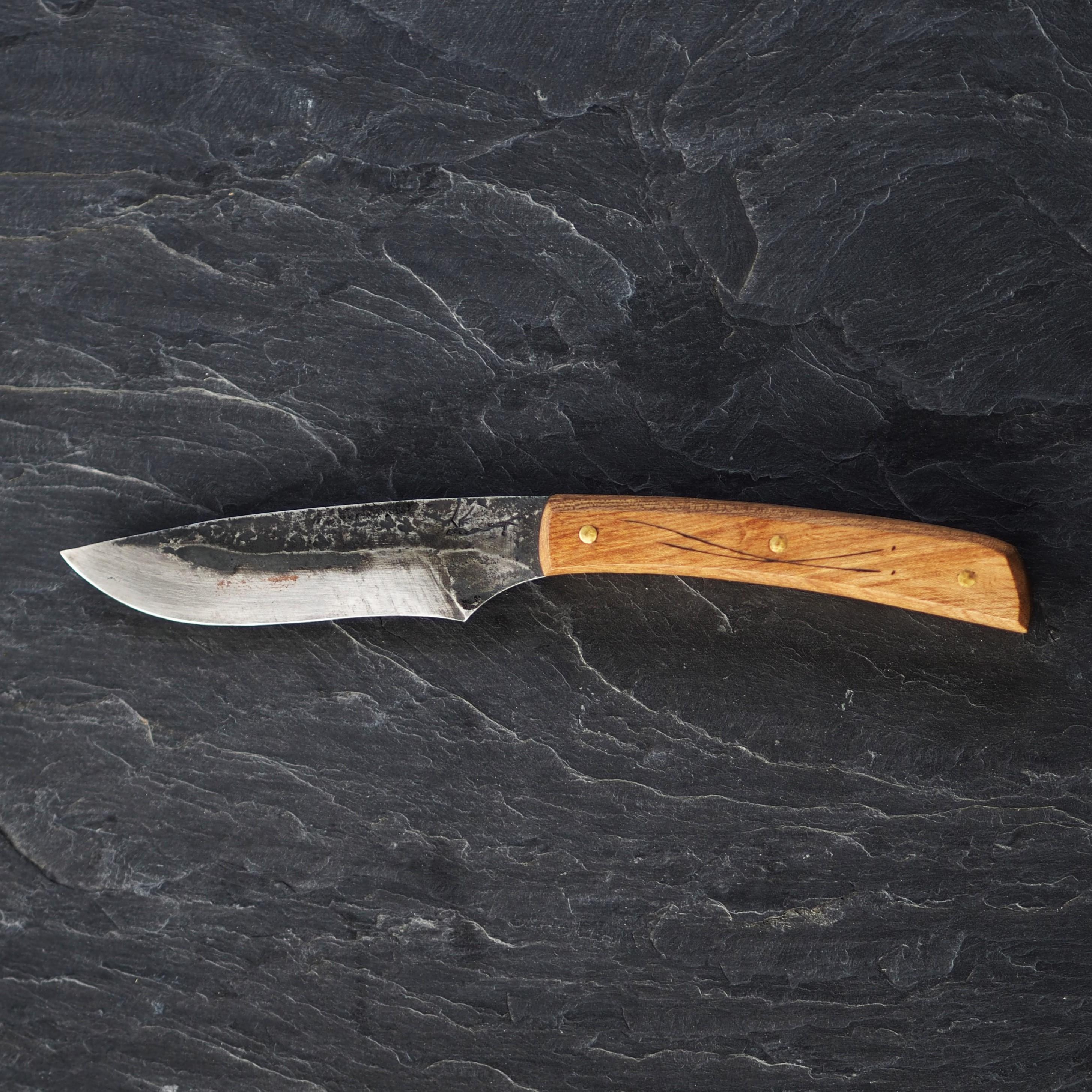 Venez forger votre propre couteau dans mon atelier à Thiers.
