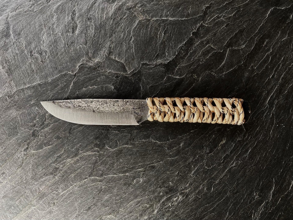 Venez forger votre propre couteau dans mon atelier à Thiers.
Lors de cette initiation, vous apprendrez à fabriquer votre lame sur une succession d'étapes plus ou moins complexes.