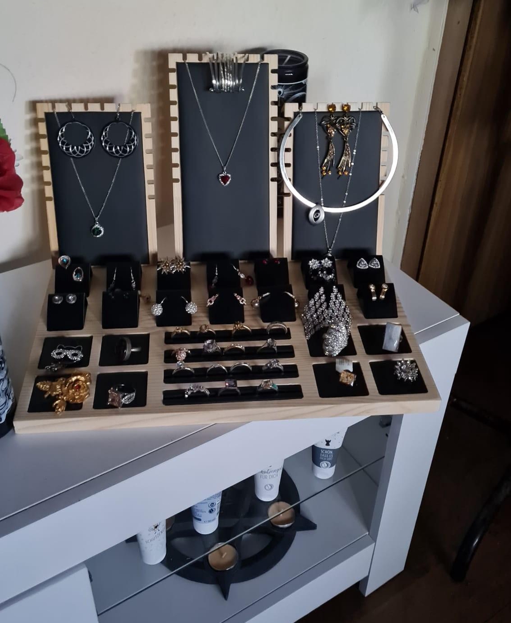 Modeschmuck, Uhren und vieles mehr.