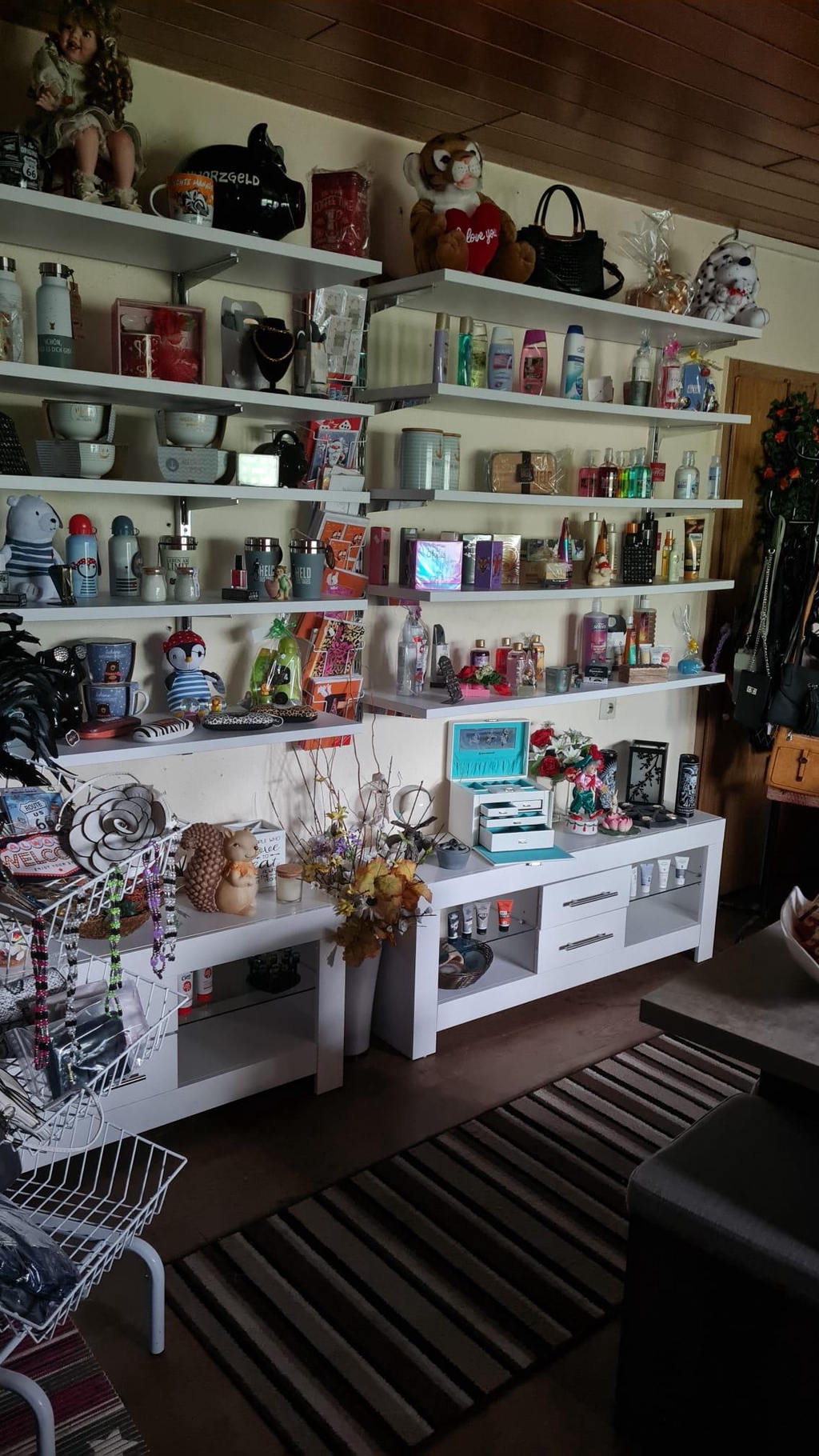 Kosmetik, La Vida, Nagellack und vieles mehr.