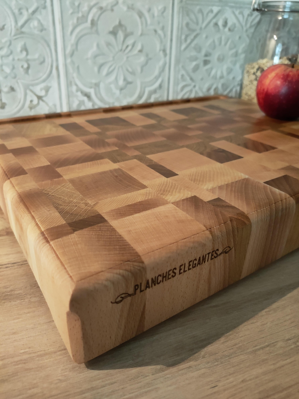 Un billot de cuisine réalisé en bois français et local par un artisan près d'Amiens.