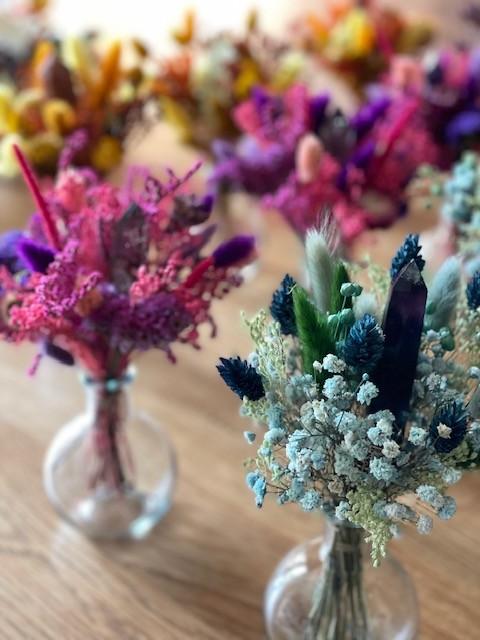 composition florale bouquet décoration table mariage fleur séché stabilisé festif couleur peps bouquet rond fleuriste artisan aquitaine petit bouquet rond
