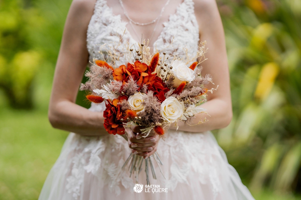 Bouquet mariée terracotta bohême fleurs champêtre rose hortensia stabilisé séché romantique
