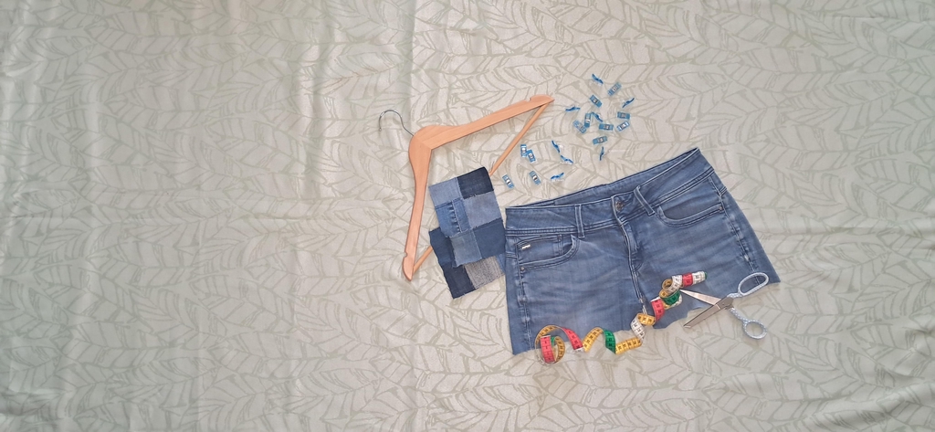 Lerne Kathrin von UPgesteckt kennen: Ihre Leidenschaft für Upcycling, nachhaltige Mode und handgemachte Unikate mit ganz eigener Geschichte.