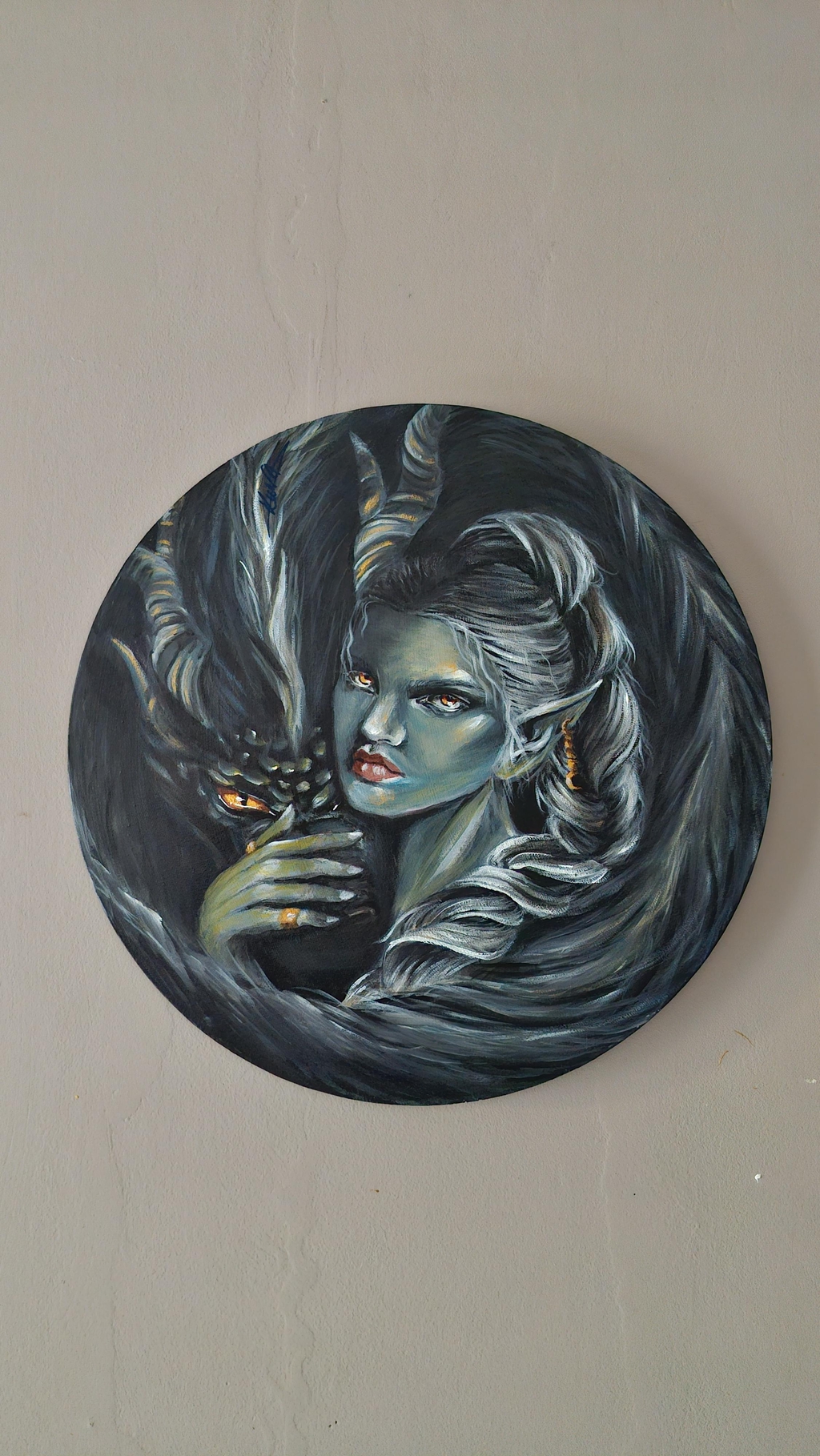 Peinture fantasy femme elfe et dragon – toile ronde art fantastique original