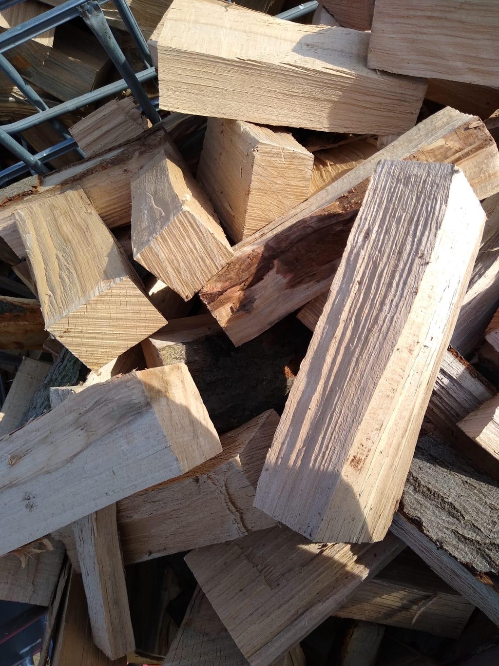 Fertiges Kaminholz 