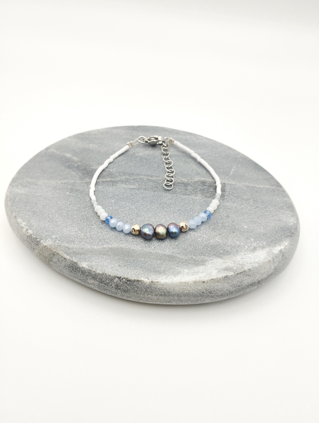 Bracelet en perle d’eau douce, bracelet de mariée avec un bleu clair et doux.