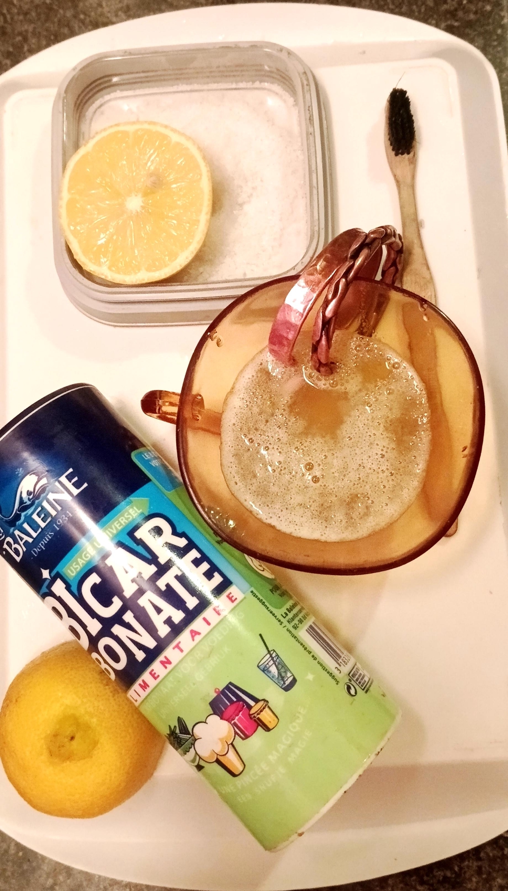 Nettoyer et lustrer naturellement vos bijoux en cuivre avec des ingrédients naturels de cuisine .