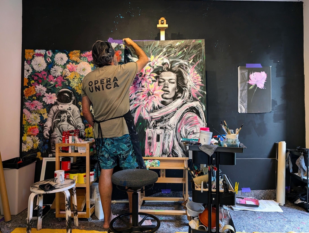 Yuri in Wonderland – A World of Creative Merchandise

Welcome to Yuri in Wonderland, an exclusive shop where you’ll find unique creations by artist Yuri Catania, each inspired by his most iconic and impactful street art projects. From vibrant prints to wearable art, every item captures the essence of Yuri's creative universe, bringing his celebrated street art to life in collectible forms.

Willkommen bei Yuri in Wonderland, einem exklusiven Shop, in dem Sie einzigartige Kreationen des Künstlers Yuri Catania finden, inspiriert von seinen ikonischsten und bedeutendsten Street-Art-Projekten. Von lebendigen Drucken bis hin zu tragbarer Kunst – jedes Stück fängt das Wesen von Yuris kreativen Universum ein und bringt seine gefeierte Street Art in sammelbaren Formen zum Leben.

Benvenuti in Yuri in Wonderland, un negozio esclusivo dove troverete creazioni uniche dell’artista Yuri Catania, ispirate ai suoi più iconici e significativi progetti di street art. Dai vivaci poster all'arte indossabile, ogni pezzo cattura l’essenza dell’universo creativo di Yuri, portando la sua celebre street art alla vita in forme collezionabili.

Bienvenue chez Yuri in Wonderland, une boutique exclusive où vous trouverez des créations uniques de l'artiste Yuri Catania, inspirées de ses projets de street art les plus emblématiques et significatifs. Des tirages vibrants à l'art portable, chaque pièce capture l'essence de l'univers créatif de Yuri et donne vie à son street art célébré sous forme de pièces de collection.


