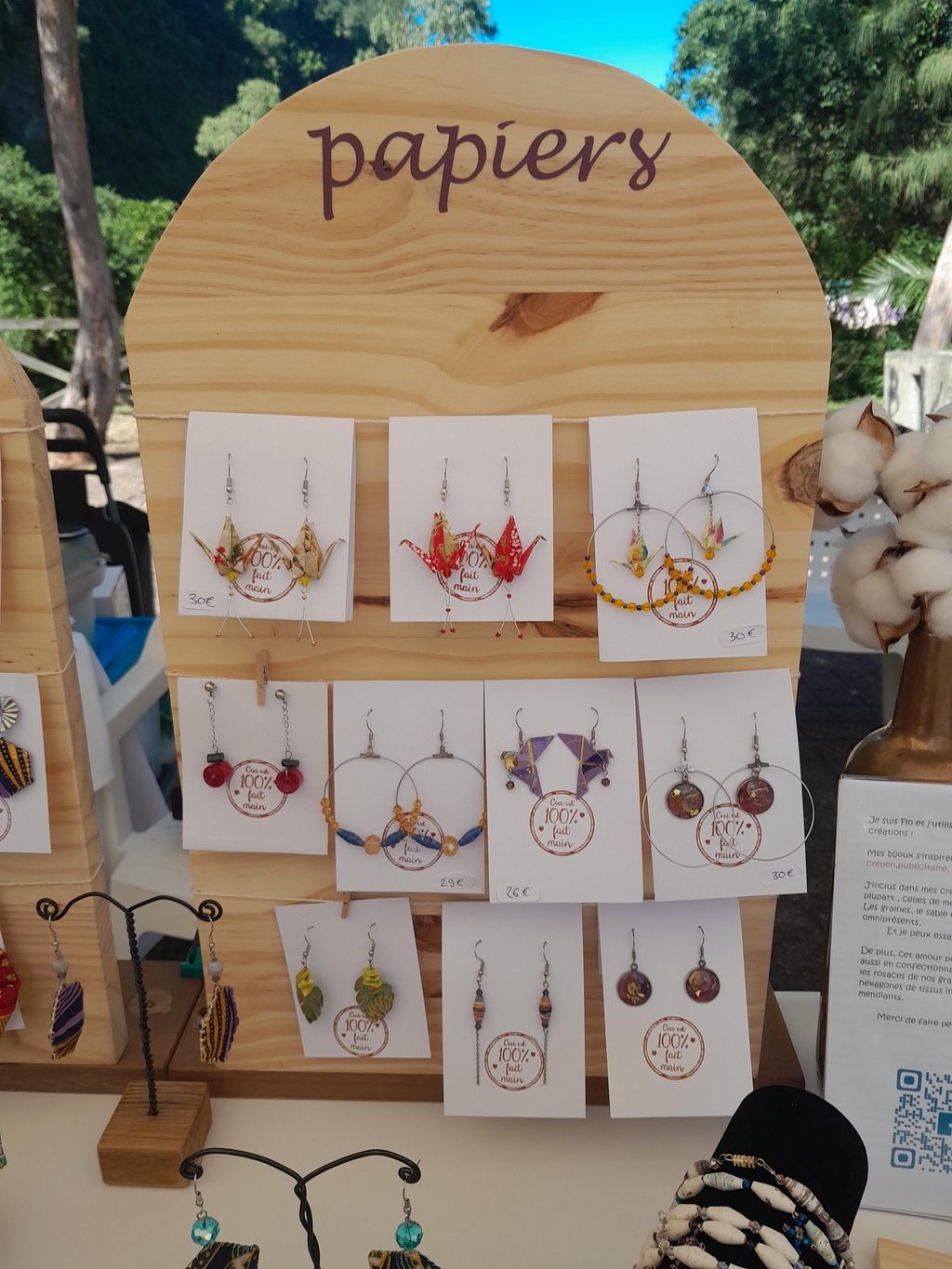 des bijoux en papiers...