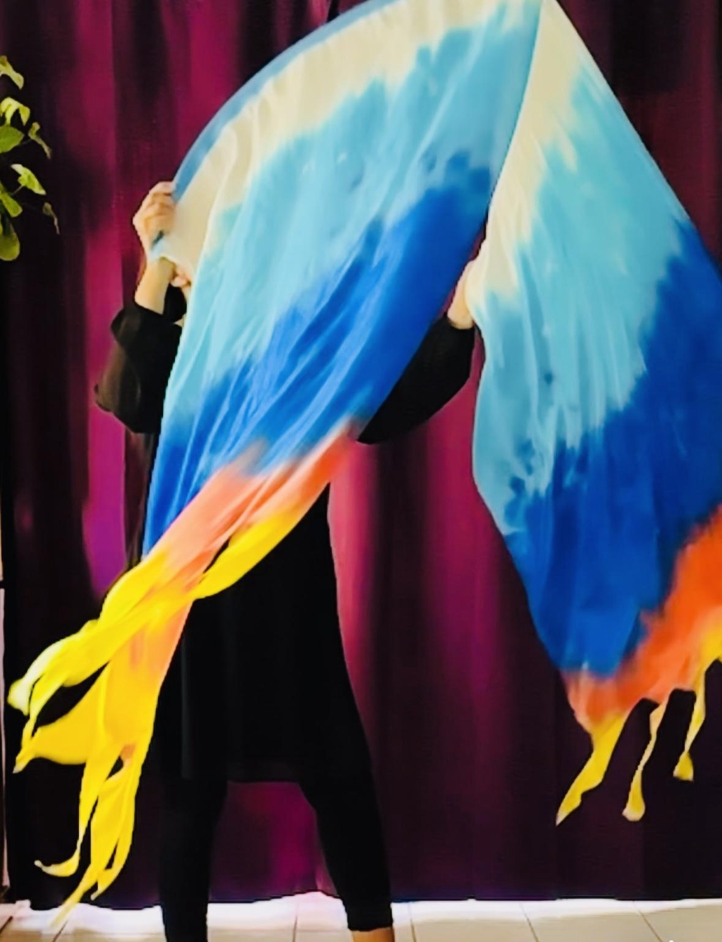 Bannières en soie légère ou semi légère, découpées en bout, façons « ailes ».