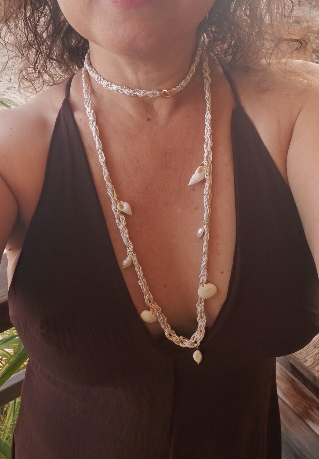 des colliers  et bracelets ,tous réalisés au crochet en coton que j'agrémente avec des breloques sur le thème de la mer. Chaque pièce est unique. Je m'inspire de la Corse pour créer mes bijoux
