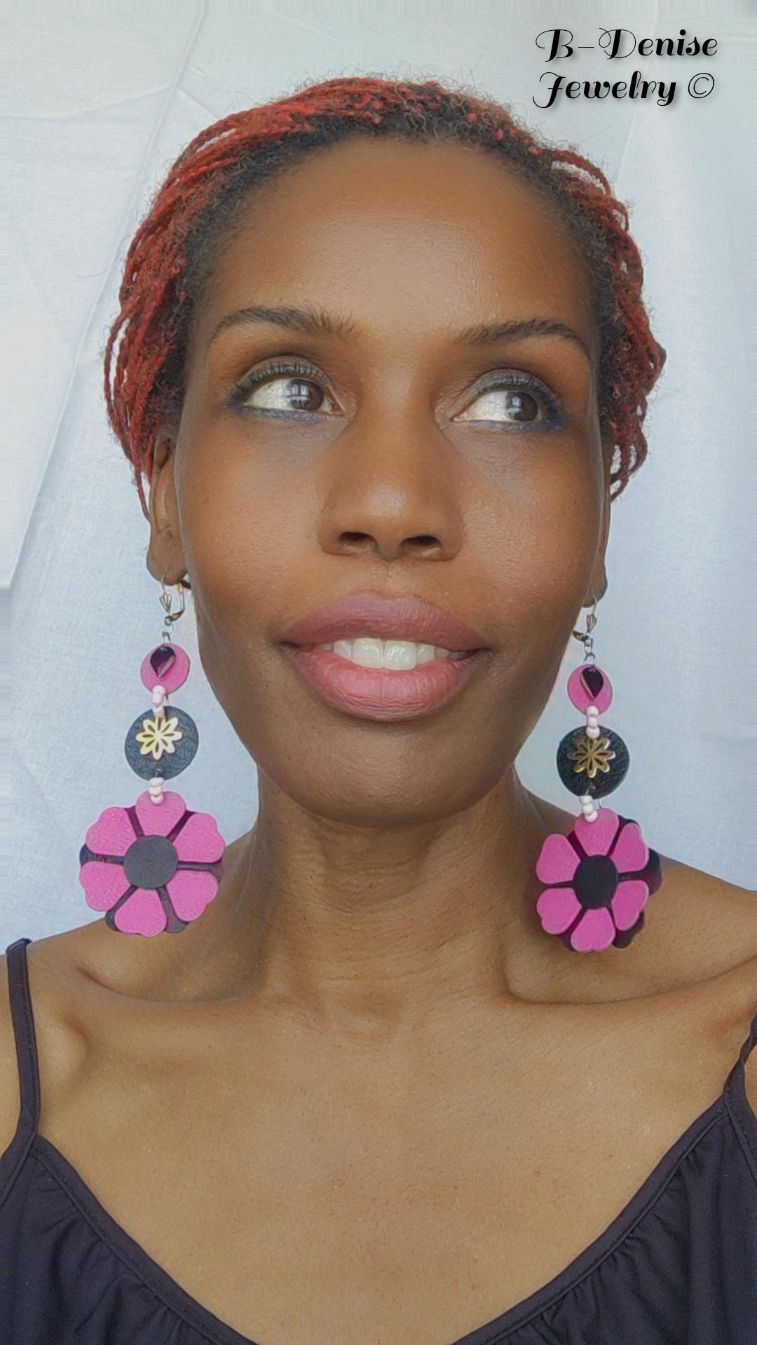 Ma Boutique vous propose une collection de bijoux artisanaux faits main, conçus à partir de matières naturelles et originales