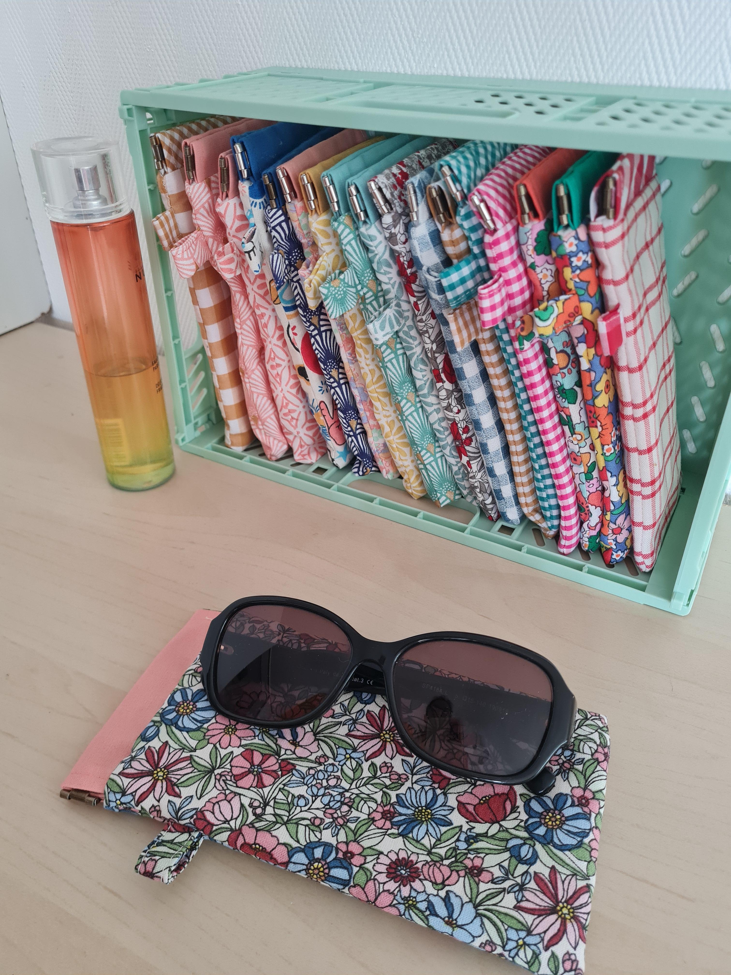 Etui pour lunettes avec système de fermeture à clapet