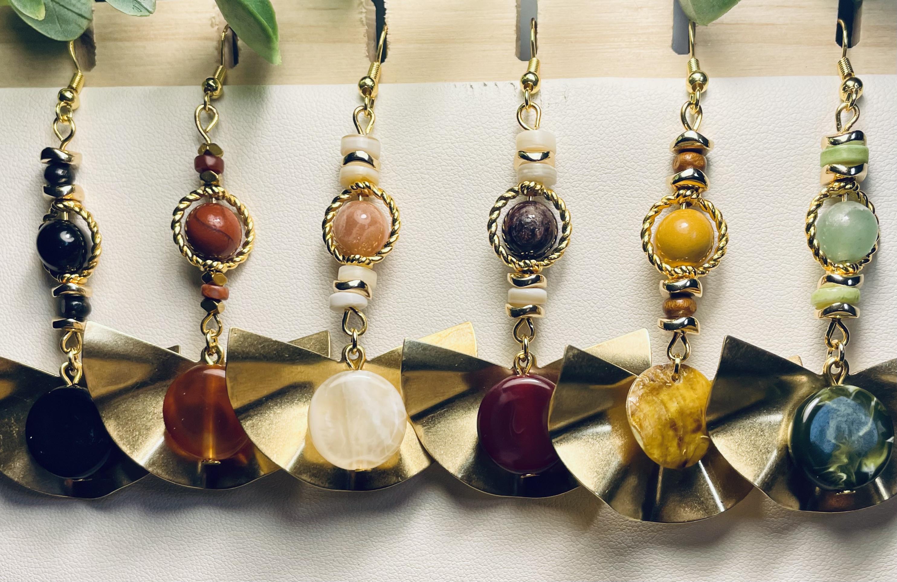 Boucles d’oreilles fait mains en pierres naturelles, bijoux énergétiques.