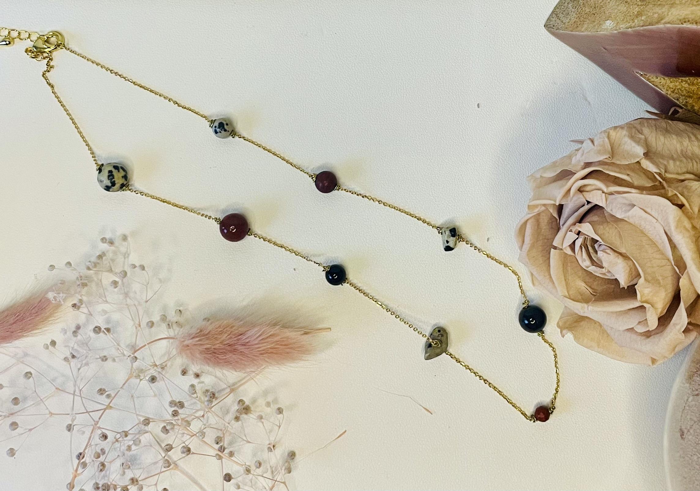 Collier de pierres naturelles fait mains avec des perles de qualité pour diffuser des énergies positives.Bijoux énergétiques.