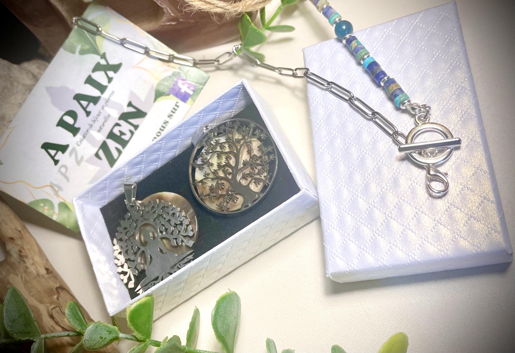 Vous recherchez un tas de cou , un basic ou un sautoir vous êtes au bon endroit .Créé à l’inspiration ou sur demande voici notre rubrique collier, acier inoxydable et pierre naturelle 