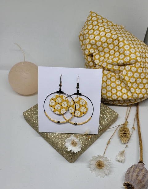 Création de boucles d'oreilles à base de tissu