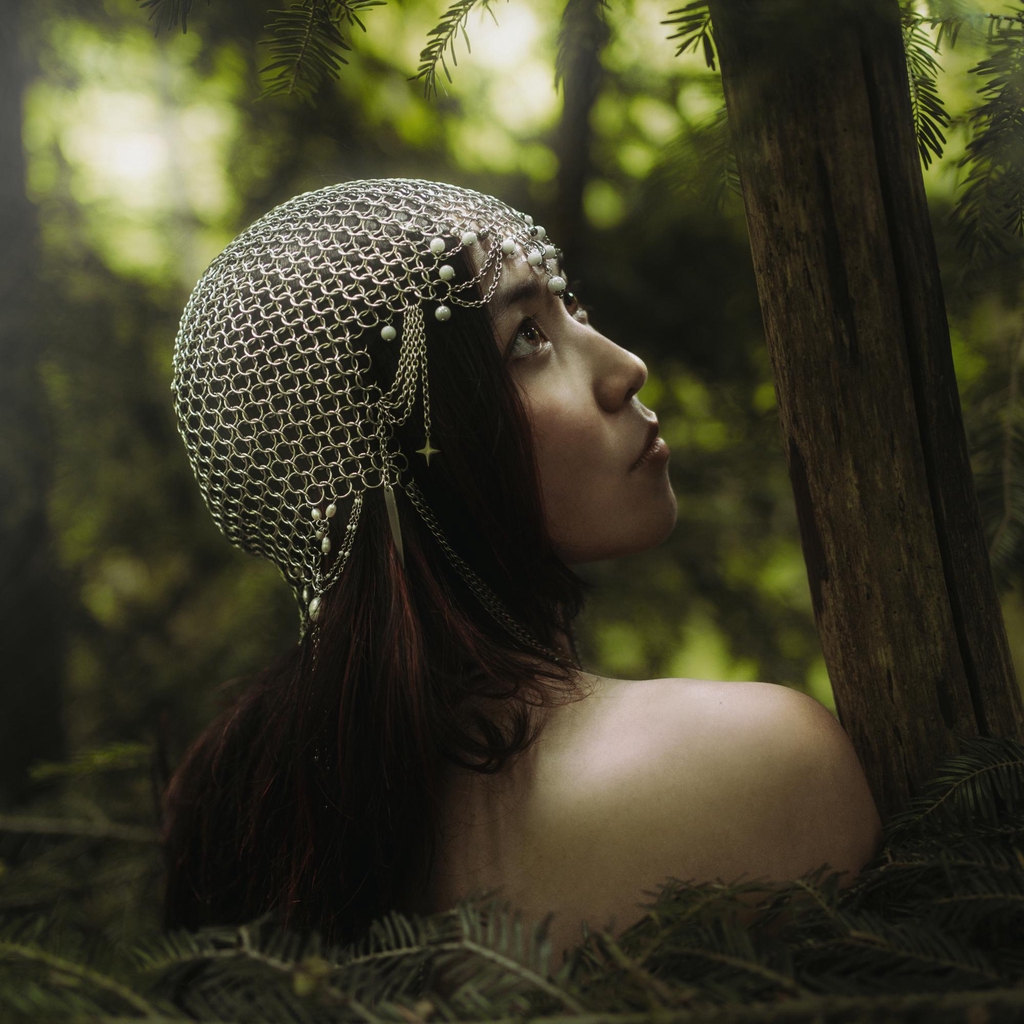 Vous souhaitez un bijou personnalisé?
Oui ! Je serais heureuse de travailler avec vous sur un modèle unique !
Pour cela, il suffit de me contacter sur liminalrings@gmail.com où vous pourrez m'exposer votre projet, budget etc.
Je pourrais alors vous proposer des designs et un devis.

Toute demande de personnalisation fera l'objet d'un contrat qui vous engagera à verser un acompte.