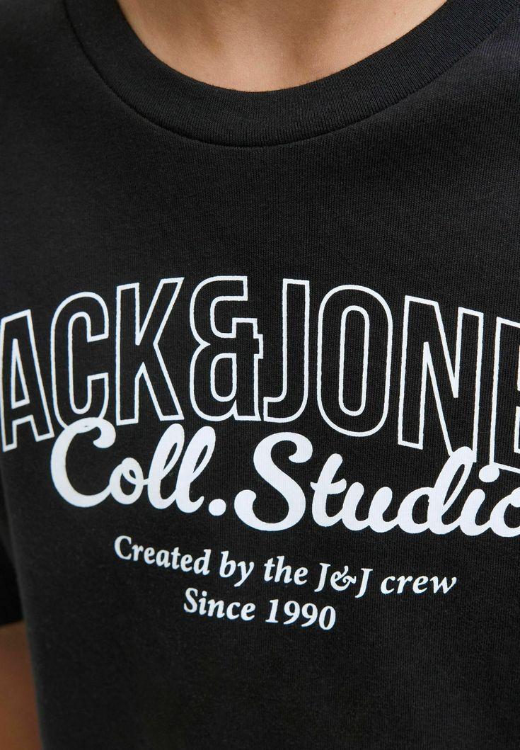 Jack & Jones – Streetwear masculin tendance

Jack & Jones est une marque incontournable du streetwear et casual masculin, offrant des vêtements modernes, confortables et à la mode. Jeans, sweatshirts, vestes ou accessoires : chaque pièce est pensée pour un look urbain et polyvalent.

Notre sélection met en avant des articles authentiques, neufs et actuels, adaptés à tous les styles et à toutes les occasions. Avec Jack & Jones, profitez d’un streetwear tendance et accessible.

Exprimez votre style urbain avec Jack & Jones dès maintenant !