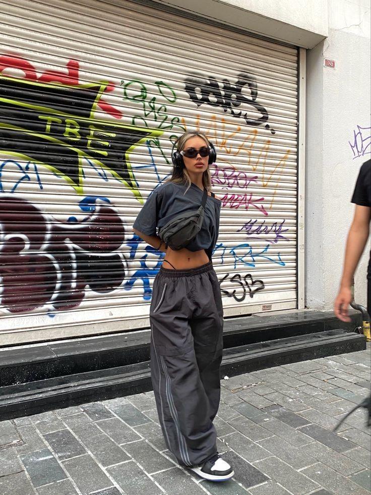 Lot Femme – Streetwear féminin et stylé

Notre lot femme ONWEAR.FR propose une sélection de vêtements streetwear pour toutes les occasions, alliant style, confort et qualité. Pulls, t-shirts, blousons et accessoires ont été choisis pour leur modernité et leur polyvalence, afin de créer des tenues tendance et urbaines.

Chaque pièce est neuve, authentique et prête à porter, idéale pour toutes celles qui souhaitent exprimer leur style streetwear unique. Ce lot femme permet de composer facilement des looks complets, avec des vêtements faciles à mixer pour tous les jours.

Adoptez le streetwear féminin avec ce lot ONWEAR.FR et affirmez votre style dès aujourd’hui !