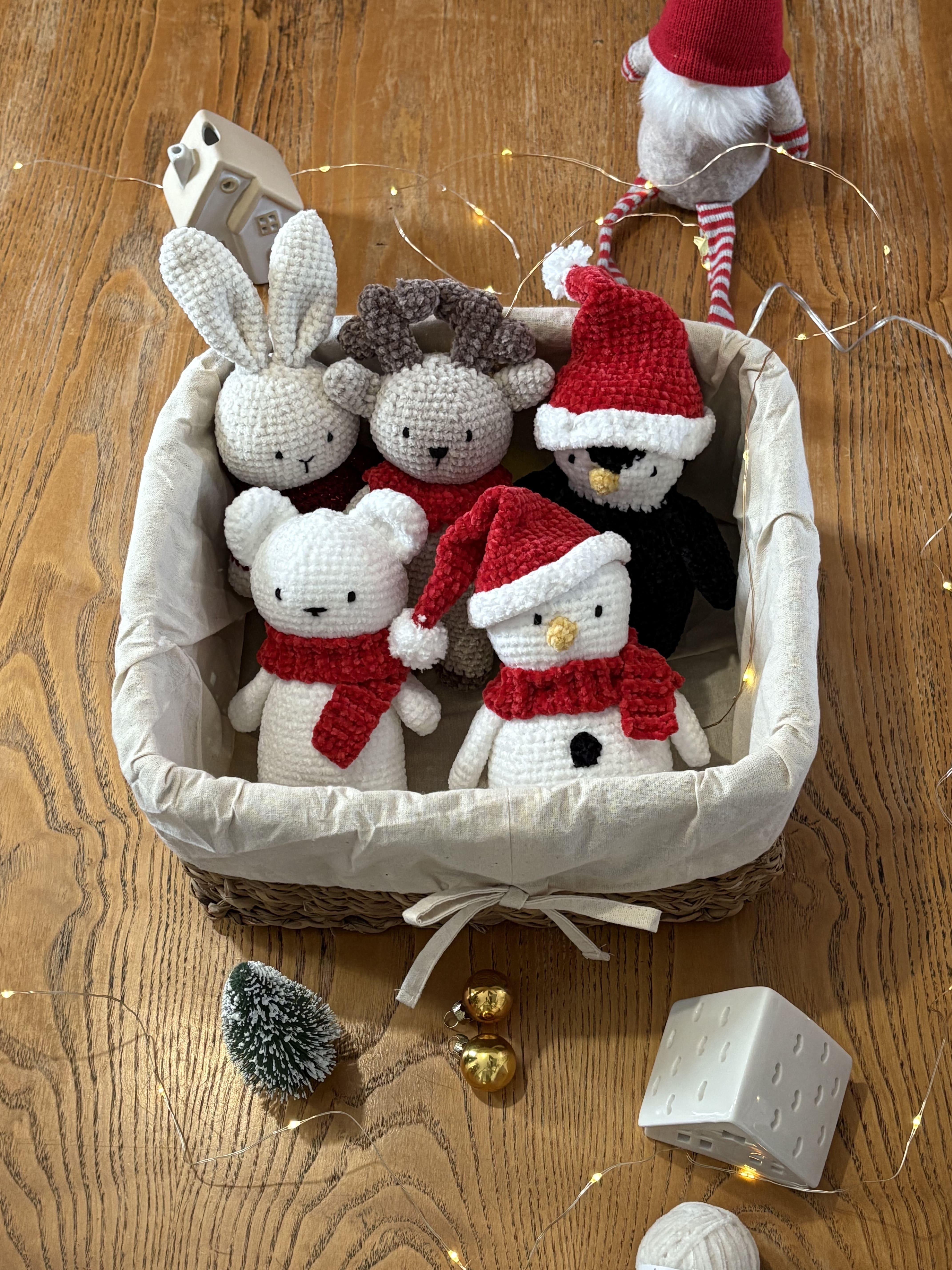 Panier garni de 5 peluches de noël