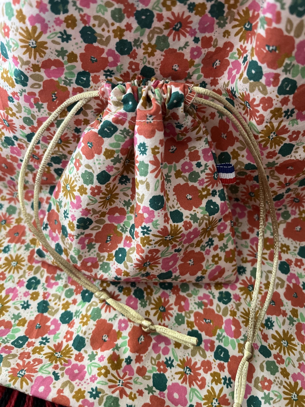 Sac Cadeau en Tissu à Lien Coulissant - Option Écoresponsable