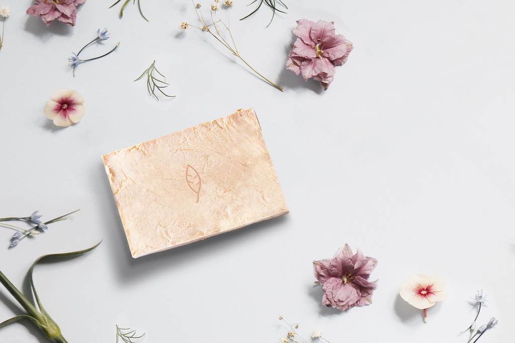 NOS VALEURS 🌿
AVEC MAGICAL NATURE VIBES, C'EST UNE AVENTURE QUI ALLIE PASSION ET ENVIE DE FAIRE PARTAGER AUX AUTRES UNE AUTRE ALTERNATIVE BEAUTÉ ET BIEN-ETRE PLUS SAINE.
MNVIBES DÉFEND L'IDÉE QUE LES TECHNIQUES ANCESTRALES VISANT À APAISER L'ESPRIT PEUVENT ÊTRE APPLIQUÉES À NOTRE STYLE DE VIE MODERNE.
C'EST POURQUOI NOS INGRÉDIENTS SONT TOUS NATURELS ET CERTIFIÉES BIOLOGIQUES. 
NOS PRODUITS SONT ENTIÈREMENT FABRIQUÉS À LA MAIN. 