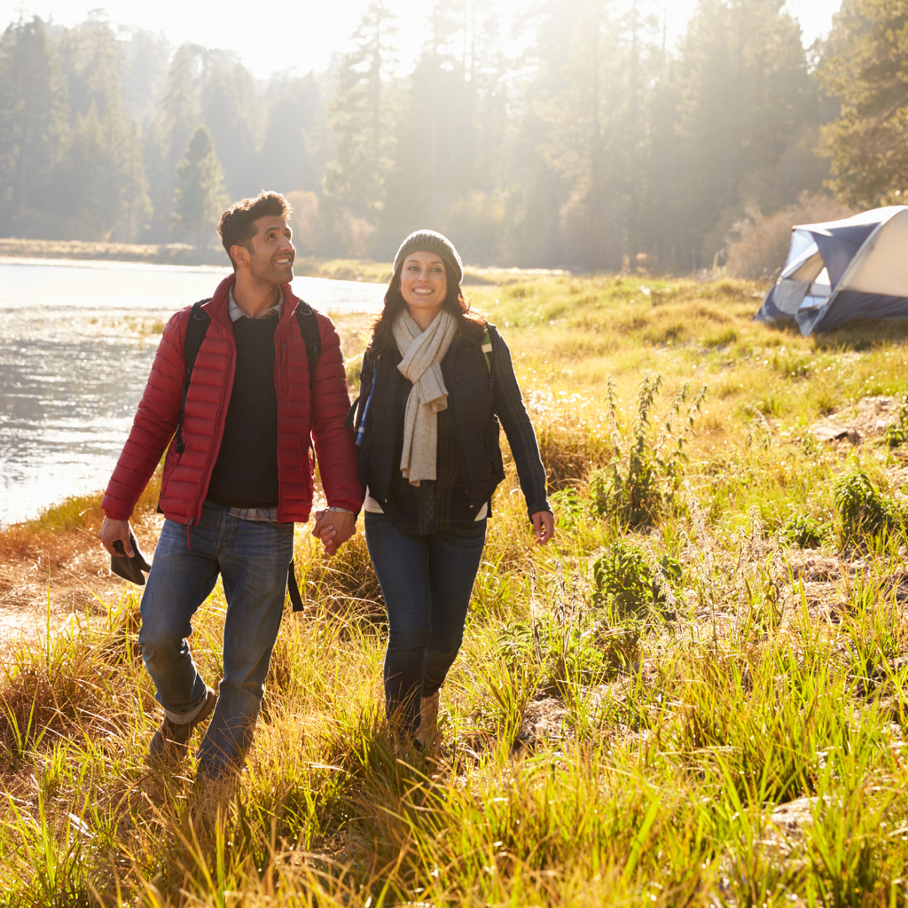 Les effets possibles de cette journée ✧

Participer à cette journée chamanique et vibratoire pour couples peut ouvrir un espace précieux de compréhension et de détente, permettant à chacun de revenir dans une relation plus consciente et apaisée.

Vous pourrez repartir avec :

✧ une communication plus douce et plus authentique, favorisant un lien plus fluide et plus respectueux au quotidien,

✧ une meilleure compréhension de vos réactions émotionnelles et de celles de votre partenaire, grâce aux prises de conscience générées par le voyage chamanique et les soins vibratoires,

✧ un apaisement intérieur et une détente partagée, soutenus par les vibrations des bols tibétains et le cadre sécurisant de la journée,

✧ un regard neuf sur votre relation, votre histoire commune et vos dynamiques affectives,

✧ des pistes concrètes pour avancer ensemble avec plus de clarté… ou pour réajuster la forme de votre lien si cela semble plus juste.

✧ Aucune garantie n’est donnée concernant l’avenir du couple.
Cette journée n’a pas vocation à décider pour vous, mais à offrir un espace de vérité, de guérison intérieure et de clarté émotionnelle, afin que chacun puisse poser des choix plus alignés pour lui-même et pour la relation.

Cette section est optimisée autour des mots-clés :
– effets journée chamanique couple
– apaisement relationnel
– communication consciente
– reconnexion du couple
– détente émotionnelle
– compréhension mutuelle
– guérison intérieure et relationnelle