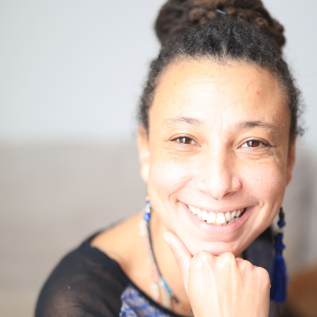 Tu ressens un appel intérieur… mais tu ne sais plus par où avancer ?

Tu ressens profondément certaines choses.

Tu comprends beaucoup sur toi, sur tes émotions, sur ton chemin.

Et pourtant, dans la vie réelle, il y a encore ces moments où :

tu doutes de ton ressenti

tu hésites au moment de prendre une décision

tu as l’impression de tourner en rond malgré tout le travail que tu fais sur toi

Cet appel est un moment pour faire le point sur ton chemin.

Un espace simple et bienveillant pour comprendre :

• où tu en es aujourd’hui
• ce qui bloque ton évolution
• et quelles pourraient être les prochaines étapes justes pour toi

👉 Réserver mon appel gratuit