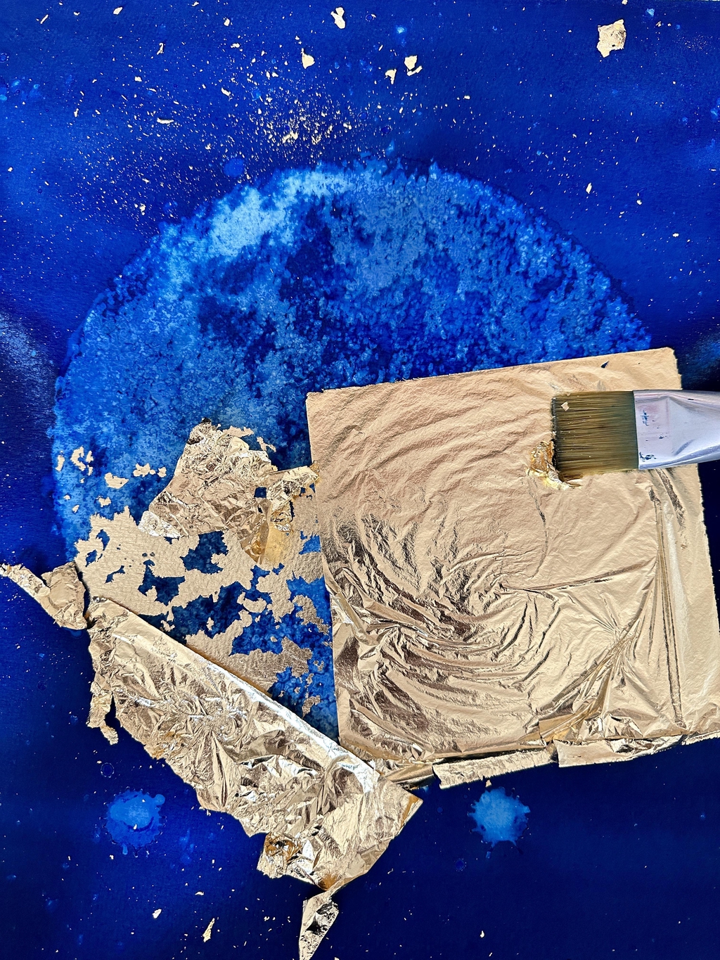 Collection Moon, cyanotype original rehaussé de feuille d'or, Aurélie Lavie artiste peintre et exploratrice du cyanotype