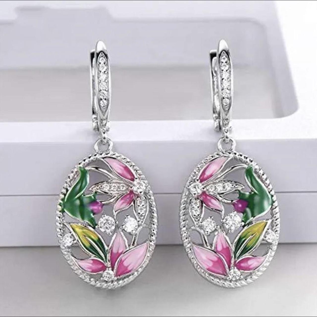 Stylish costume jewellery for all occasions, complimentary accessories, along with  a selection of wonderful fragranced candles to create an amazing relaxed ambience in your home.