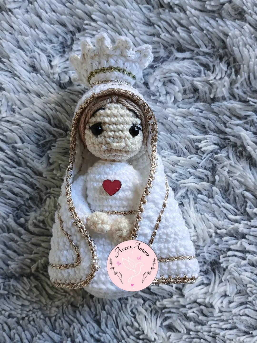 Figurine (Saint au crochet)