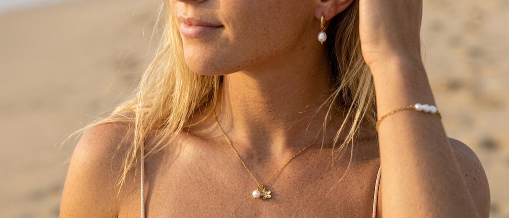 Les bijoux intemporels Hinuii en perles d'eau douces naturelles et en acier inoxydable