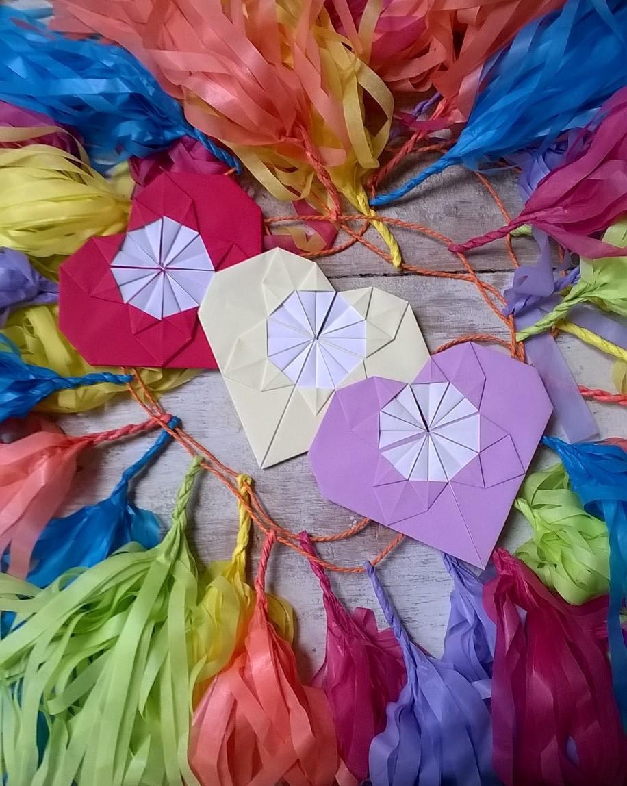 An image of sustainable paper decor handmade in Glasgow to represent Paper Street Dolls gift cards