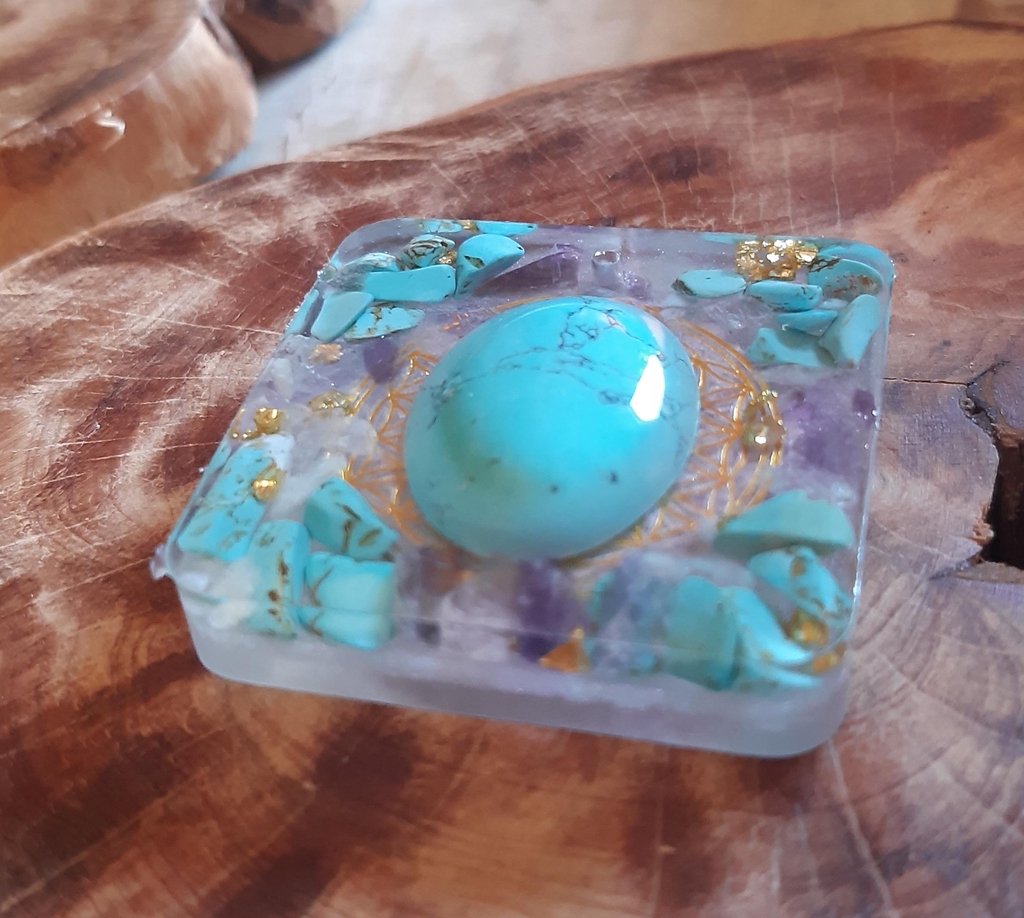 bijoux énergétiques en pierres naturelles et bijoux en orgonites