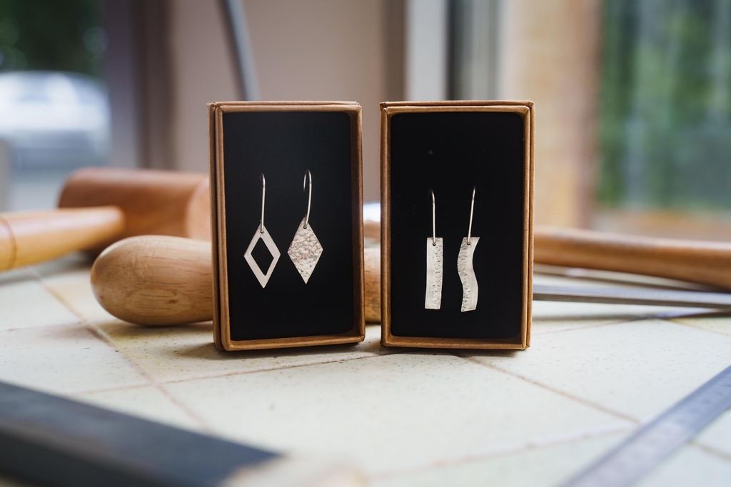 atelier création boucles d'oreilles en argent massif