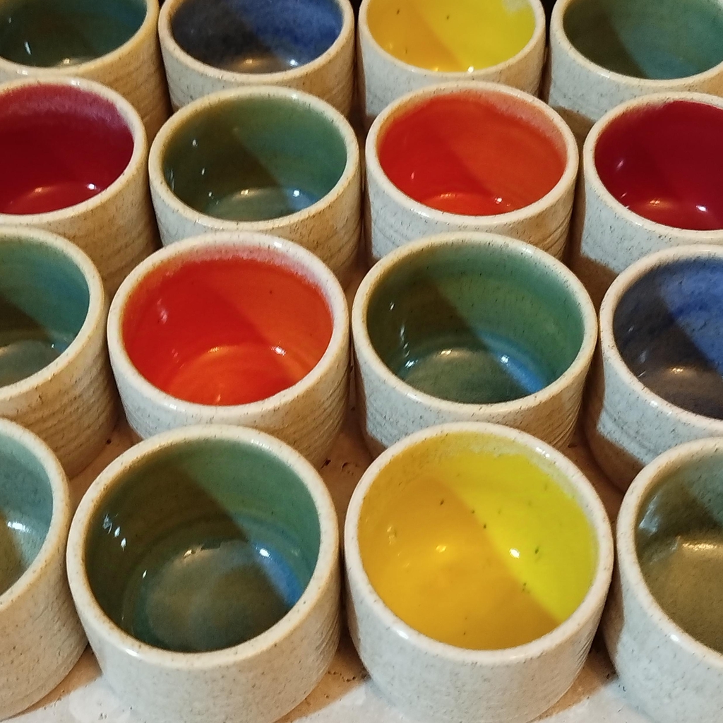 vasos de colores