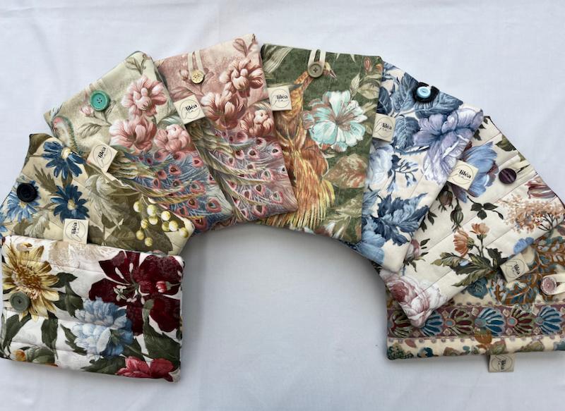 Découvrez la collection actuelle des housses de livre fabriquées dans des tissus upcyclés