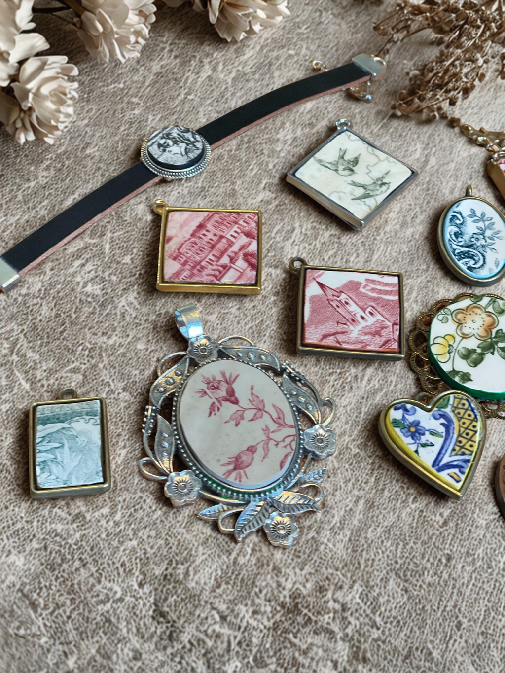 1B2F créations, bijoux et accessoires en vaisselle recyclée et aquarelles