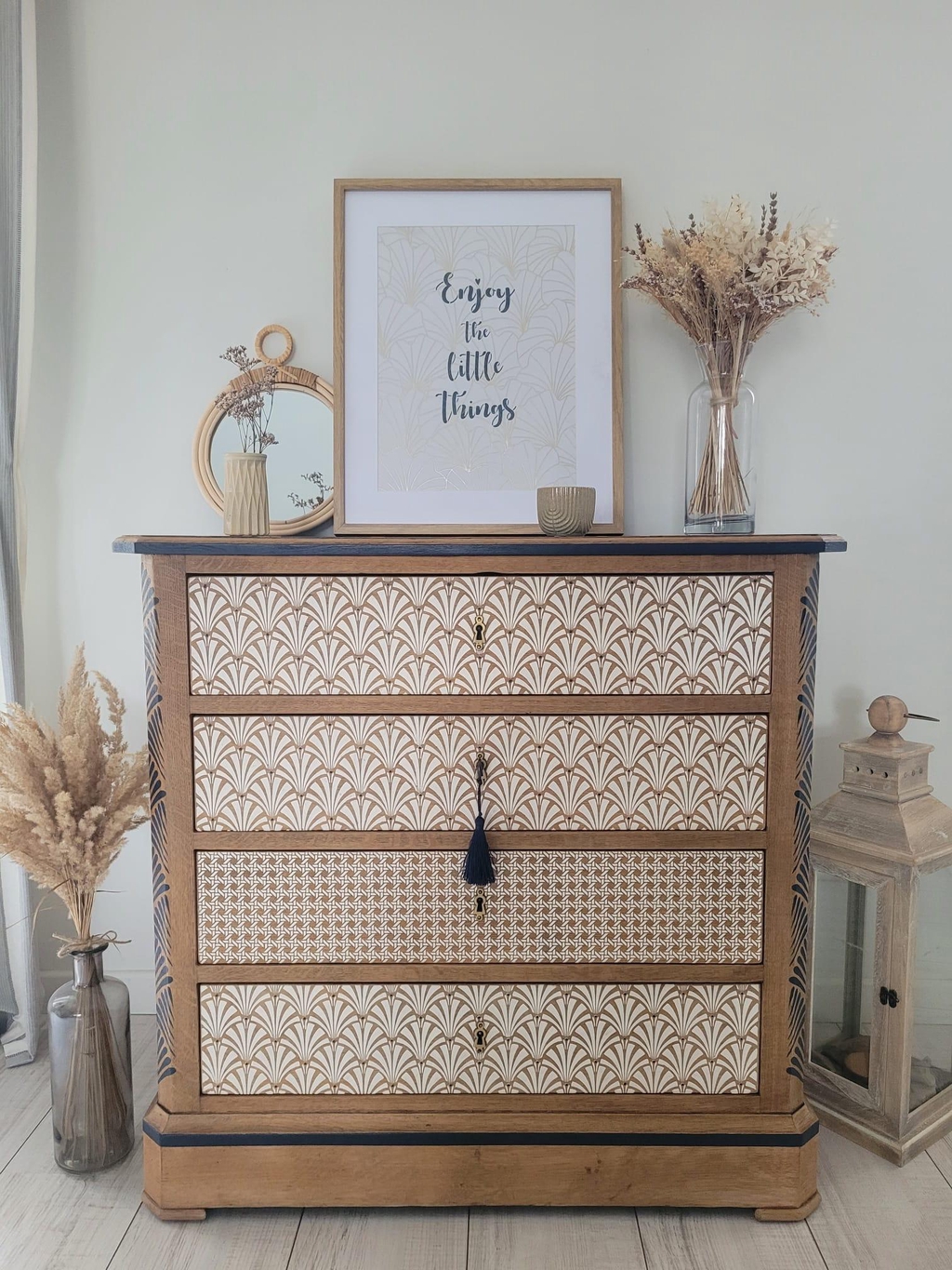 Meubles vintage rénovés, upcycling, meubles de seconde main.
Créations uniques et artisanales d'objets de décoration d'intérieur