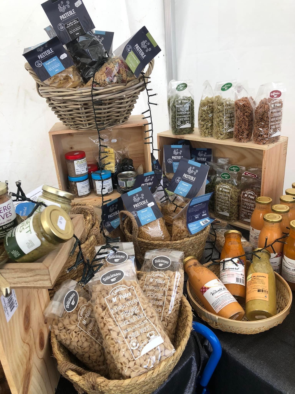 Retrouvez une gamme complète de produits locaux et du terroir. Condiments, boissons, produits salés, produits sucrés . 