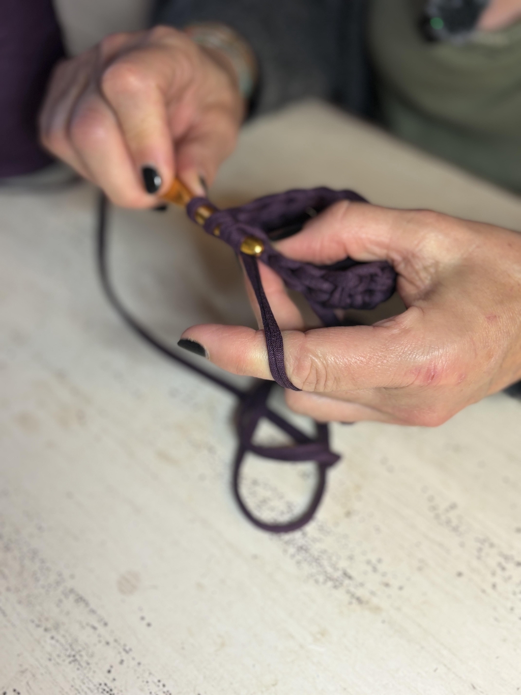 Up’So Cling vous propose des accessoires faits main en France, réalisés avec passion et savoir-faire. Découvrez une large gamme de créations en tissu, allant du porte-monnaie aux pochettes, vanity, trousses et sacs à main.

La marque propose également des accessoires confectionnés au crochet : marque-pages, pochettes, protège-livres, balaclavas et sacs à main, tous imaginés avec soin.

Chaque création est réalisée à partir de belles matières premières, sélectionnées pour leur qualité et pour apporter une touche unique à chaque pièce.

Tous les modèles présentés sont réalisables sur commande, dans les coloris et matières de votre choix, afin de créer un accessoire qui vous ressemble.

Soyez unique 
So


