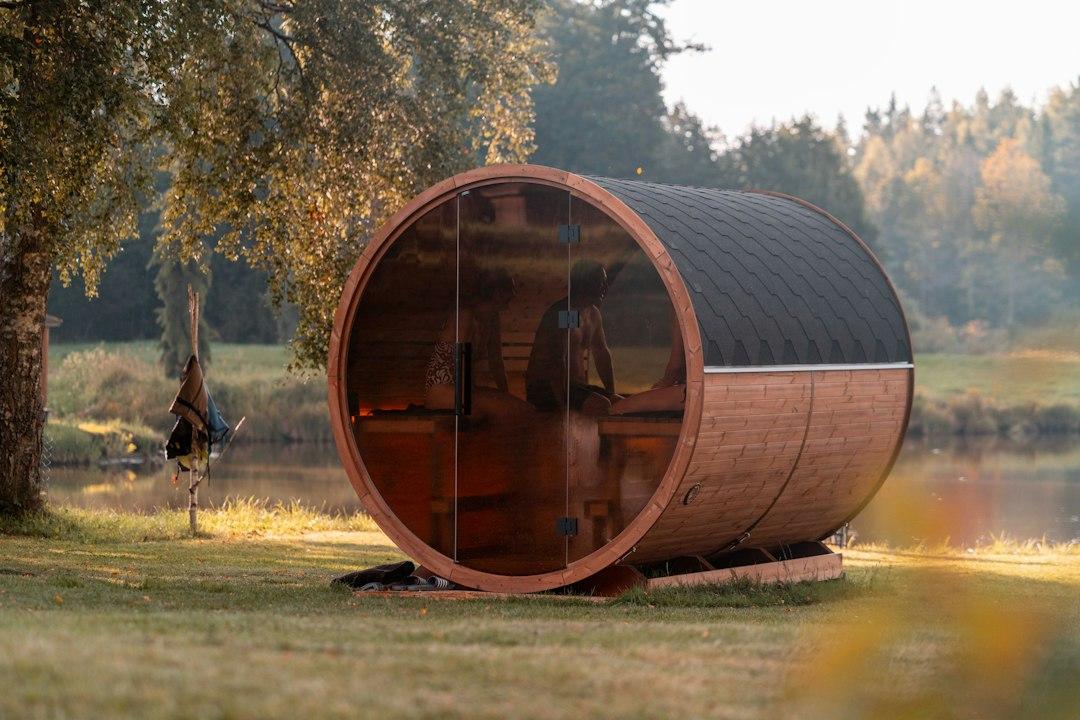 Benessere🪷
Per voi una piscina riscaldata con acqua salata, una sauna-botte e ampi spazi verdi all'aperto fanno tutti parte dell'esperienza, senza orari fissi e con tanto tempo a disposizione per rallentare il ritmo.

Wellbeing 🪷

For you a heated saltwater pool, a barrel sauna and green outdoor spaces are all part of the experience, with no fixed schedules and plenty of time to slow down.