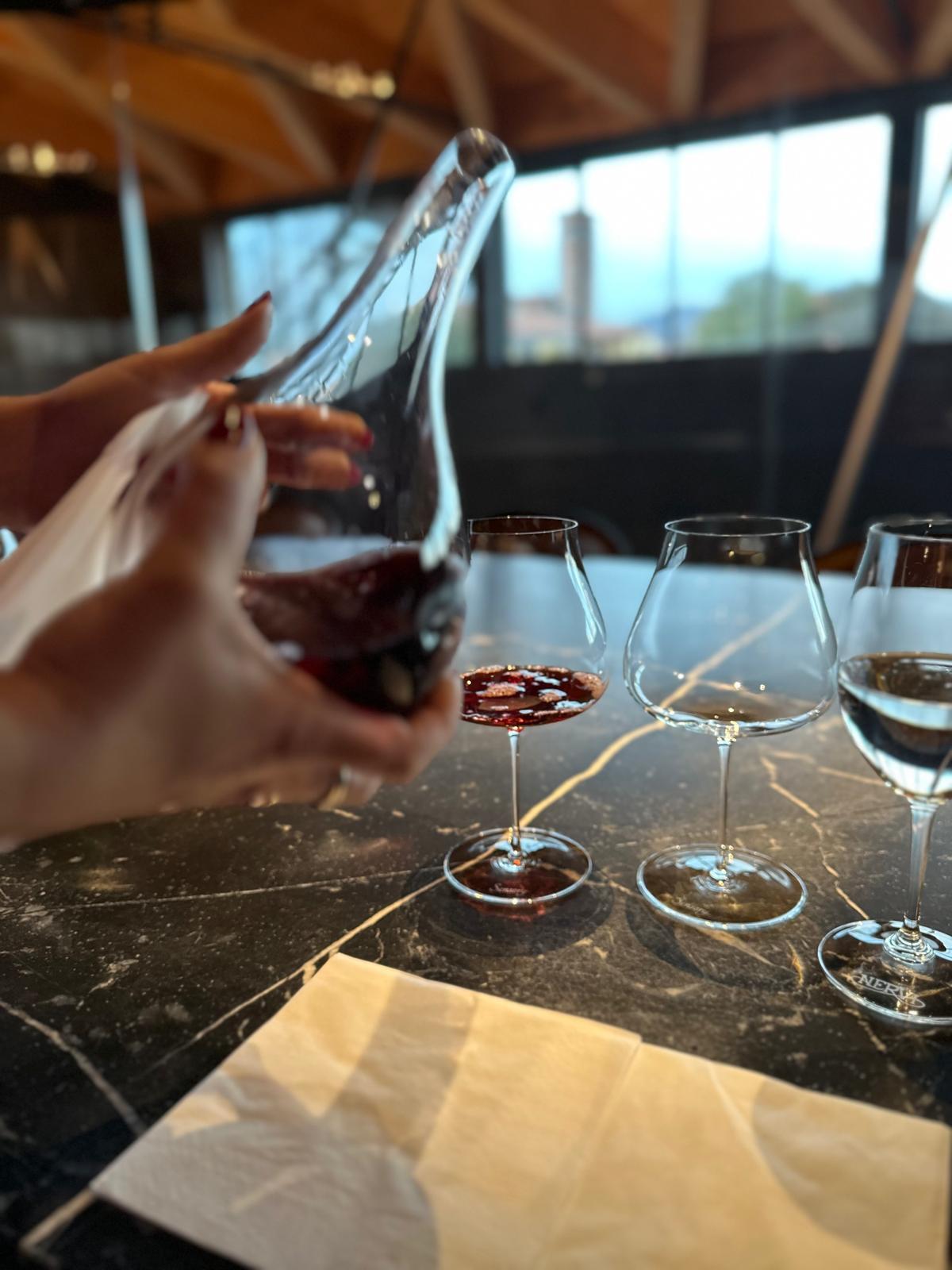 È un’ ospitalità rurale familiare, fatta di ritmi semplici, accoglienza informale e condivisione.

Si può soggiornare in Cascina, degustare i vini, visitare la cantina e ritrovarsi intorno alla stessa tavola.

-----

Hospitality 🫶

It is a family-run rural retreat, shaped by simple rhythms, informal hospitality and a spirit of sharing.

 You can stay at the Cascina, taste our wines, visit the cellar and gather around the same table.