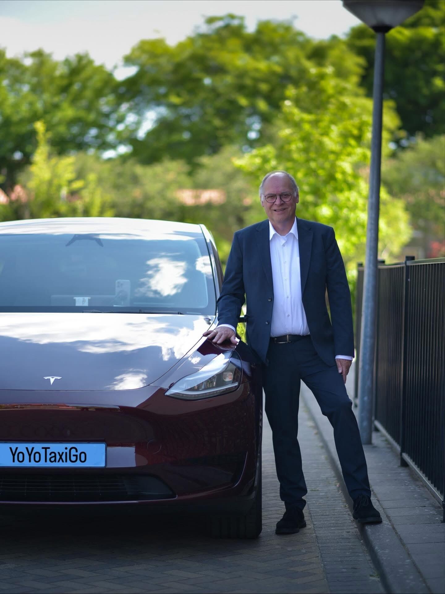 Tesla taxi in Hilversum