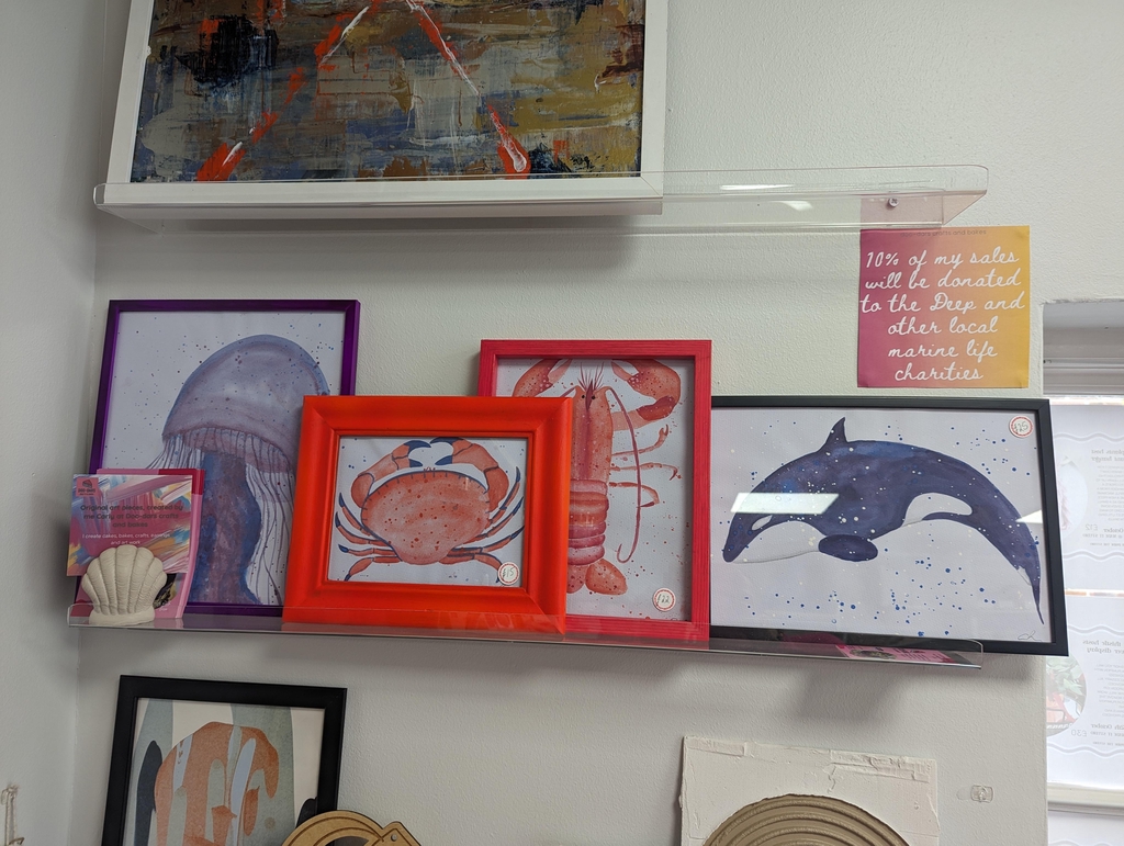 I also paint so look out for my art work on sale ☺️